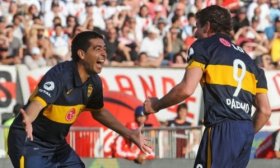 Riquelme y Palermo en partido por los 100 a�os del club Villarreal de Espa�a