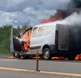 Se incendió el vehículo del Planetario móvil en una ruta correntina