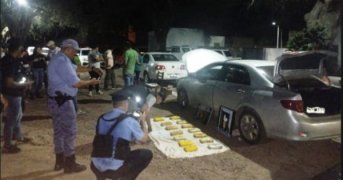 Secuestraron más de 14 kilos de cocaína de dos autos y hay cinco detenidos
