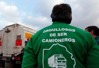 Camioneros reformuló el acuerdo salarial y homologará a la baja su paritaria