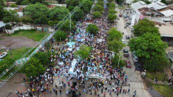 Corrientes y Chaco marchan en defensa de la universidad pública