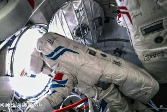 Astronautas chinos regresan a salvo tras cumplir misión de 6 meses en estación espacial