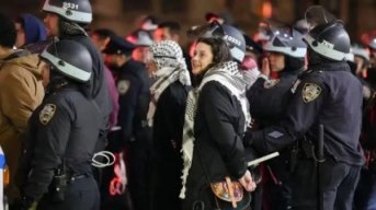 La policía de Nueva York desalojó a manifestantes propalestinos que ocuparon la Universidad de Columbia